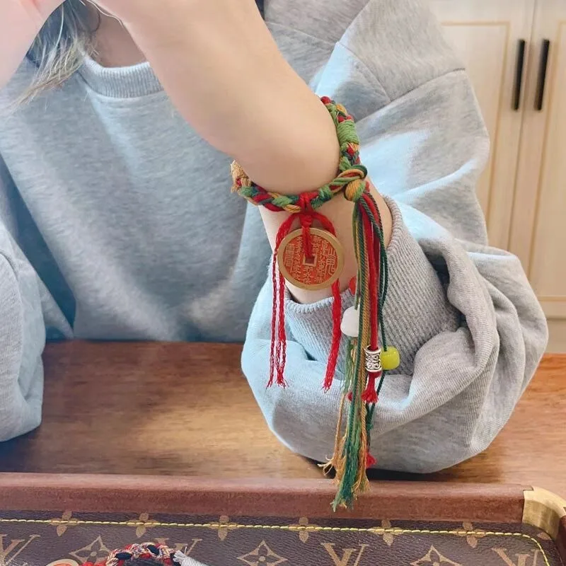 

Тибетская медная монета, амулет горного духа, браслет ручной работы, плетеные культурные ювелирные изделия с кисточками, унисекс, винтажный духовный аксессуар