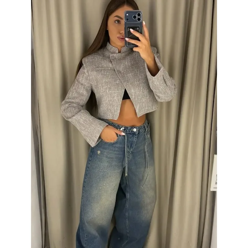 Damska kurtka z krótkim krojem, stójką, zapinana na jeden guzik, modna, z długim rękawem, w stylu marynarki, na wiosnę 2026, do noszenia na co dzień, na ulicy.