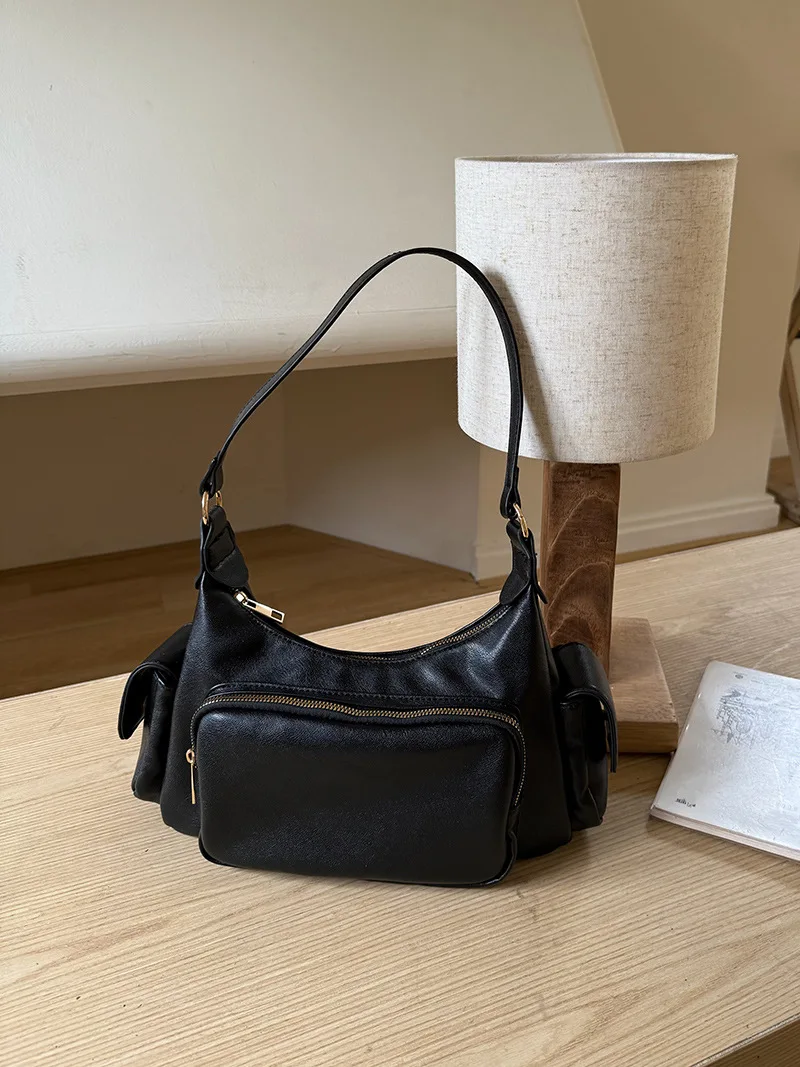 

TRSYPHXM 2025 new Korean spicy girl niche black retro commuting underarm bag, single shoulder crossbody punk motorcycle bag