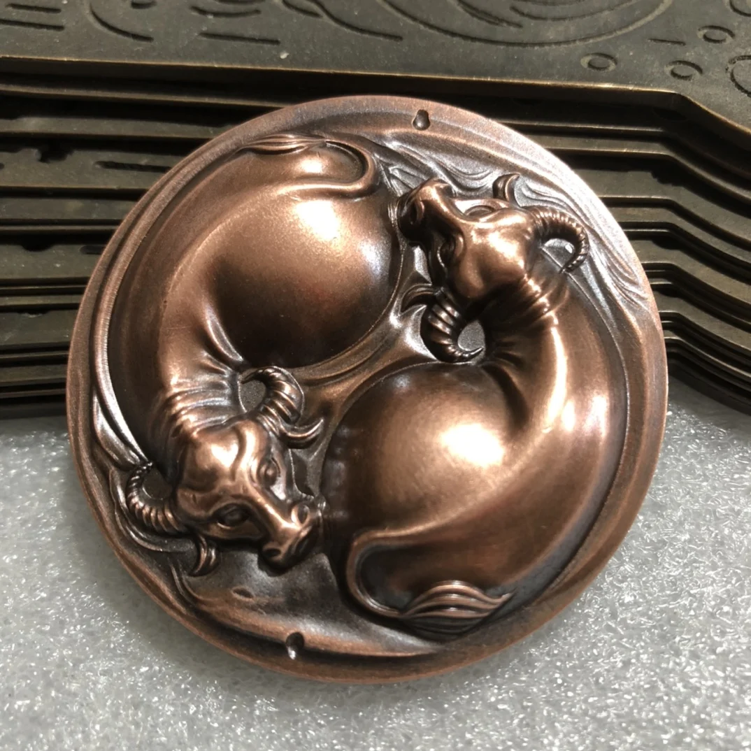 Brass gossip zodiac cattle bronze ornaments bronze Chinese classical study paperweight solid double cattle.