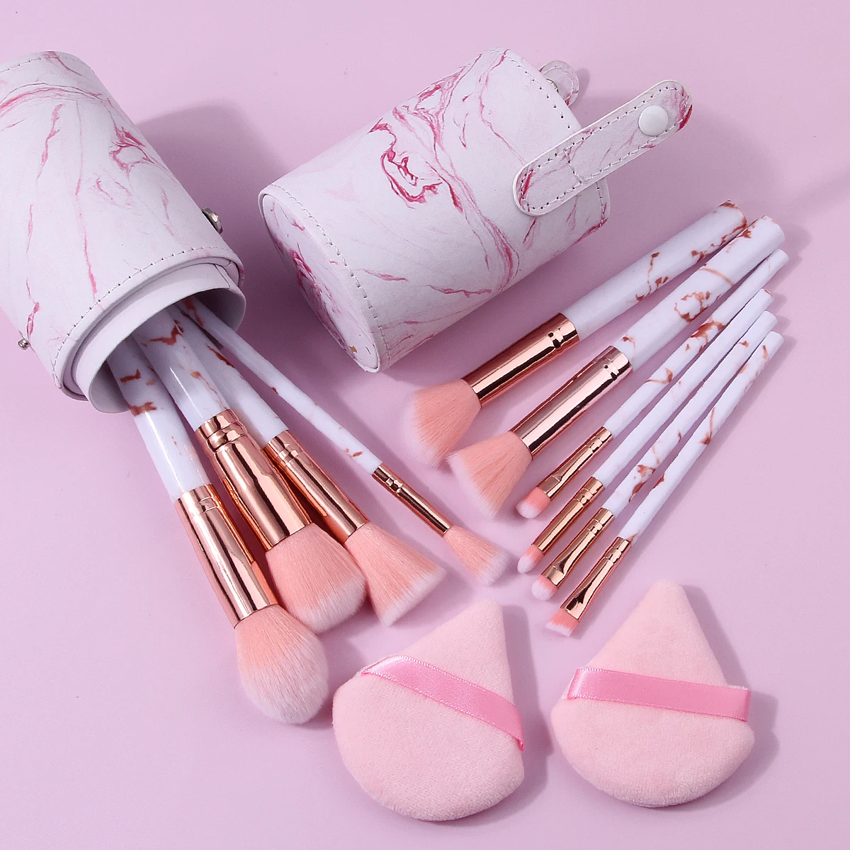 13PCS 핑크 메이크업 브러쉬 세트 - 대리석 무늬 브러쉬 10개, 삼각형 파우더 퍼프 2개, PU 가죽 보관통 포함