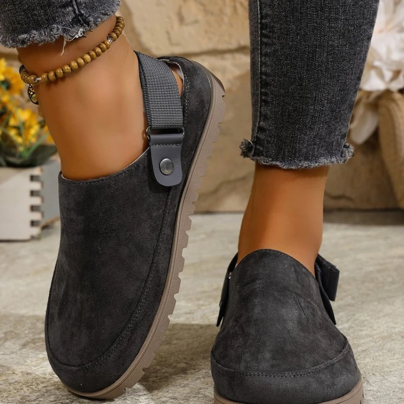 النساء نعال مسطحة 2025 جديد مغلق تو الشرائح النساء في الهواء الطلق صندل مسطح قباقيب غير رسمية النعال الصيف الفلين أحذية منصة النساء