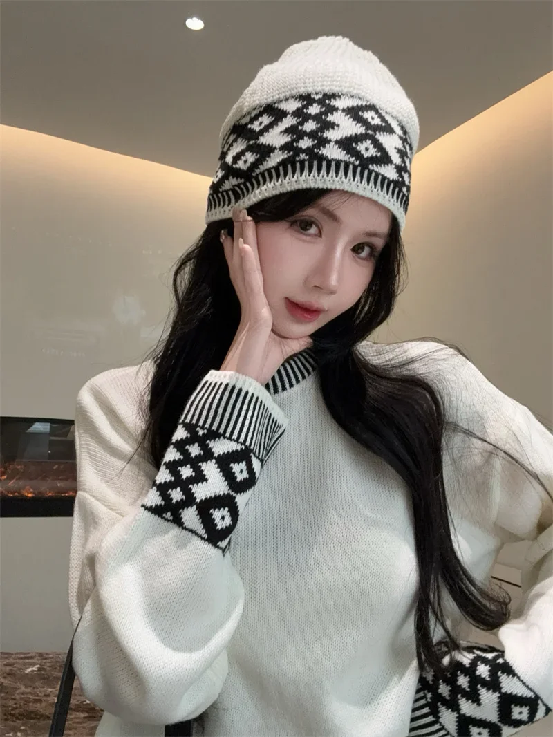 MiiiiX Versatile Loose Contrast Color Jacquard Knitted Sweater Women's Pullover 2024 Autumn Design O-neck Casual Top with Hat