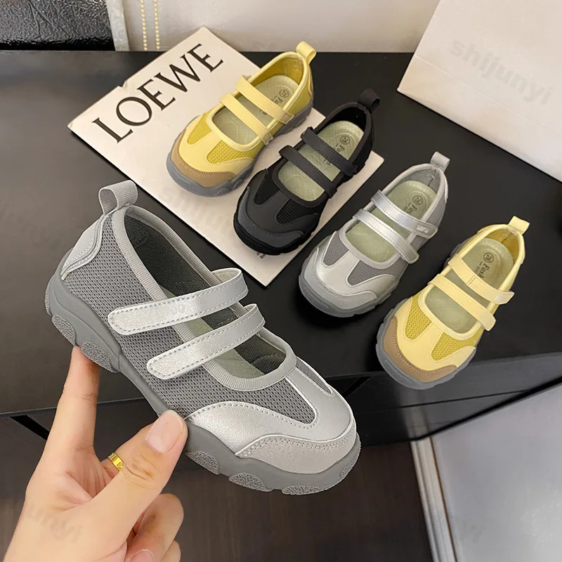 

Модная повседневная обувь для девочек, новинка 2023 года, летние детские дышащие туфли на мягкой подошве с сеткой, удобные сандалии с неглубоким носком