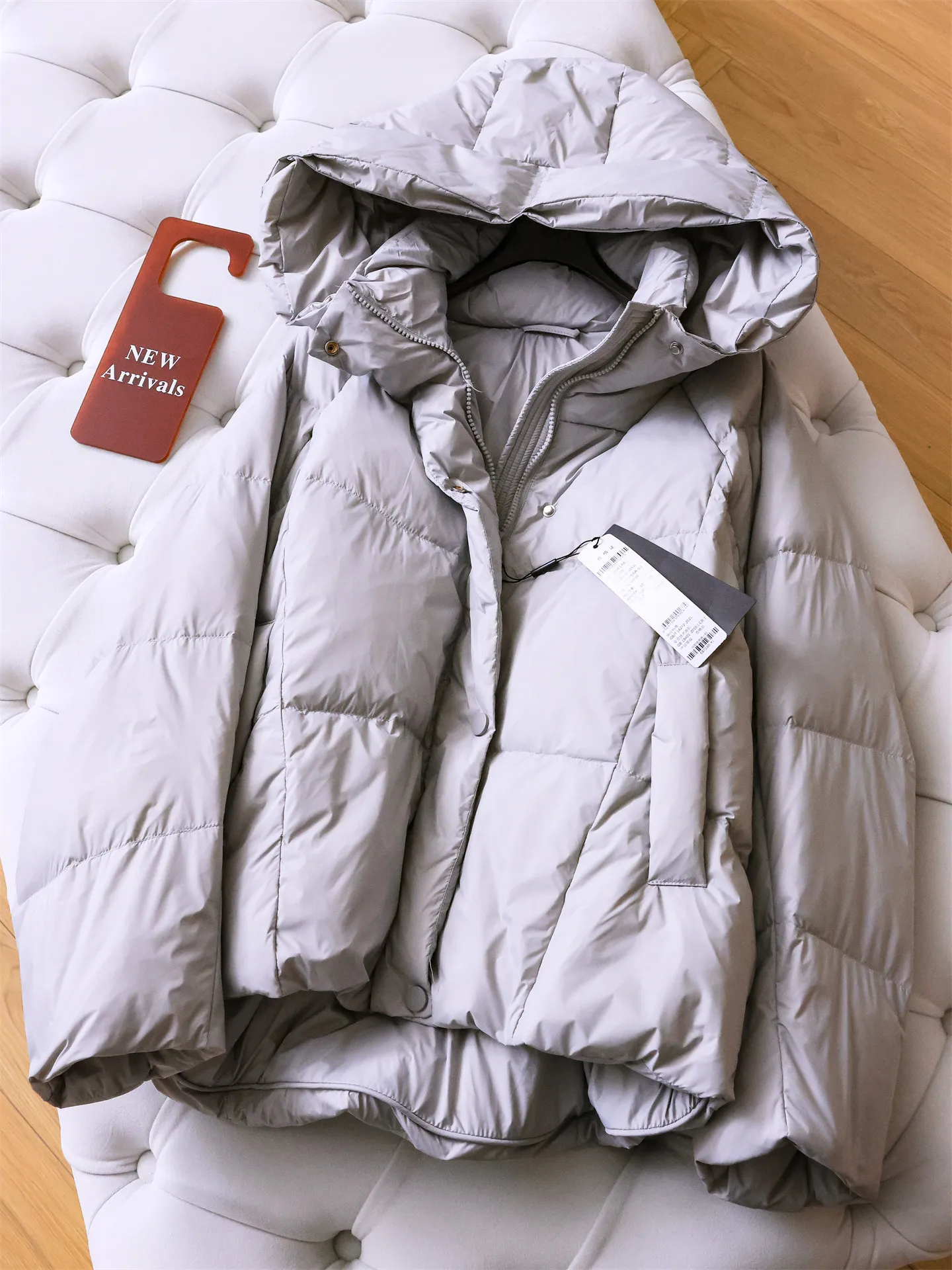 

Cloud-Like Wrap Pure Color Fluffy Warm Hooded Long Sleeve Loose Women's down Jacket M997 Casual Style Nylon White Duck down