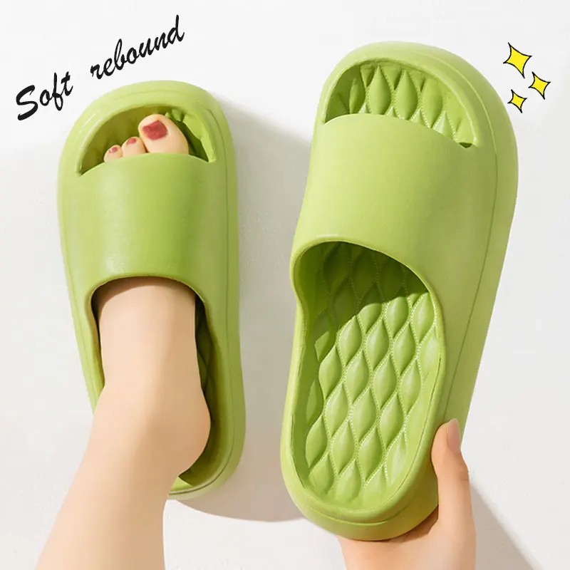 

Slippers for women in summer, soft soles for indoor use, anti slip, and family use. Slippers for women and men for outdoor wear