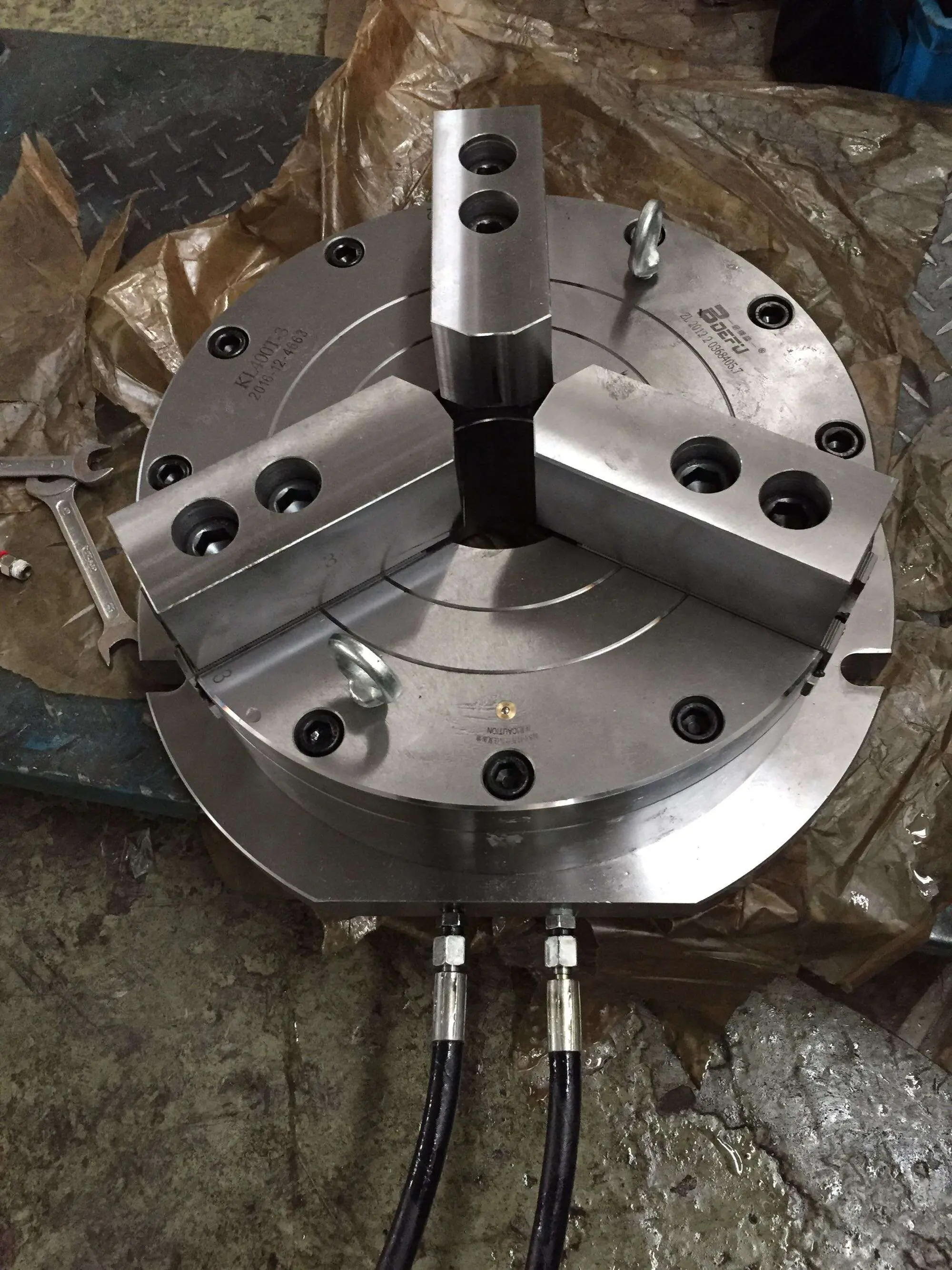 10 Inch 256mm Vertical 3 jaw Hydraulic Chuck KL10Q-3 for Drilling machines Milling machines Machining centers Tapping fixture