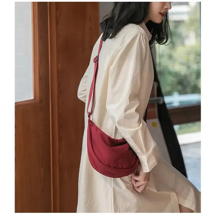 Einfarbige Brusttasche für Damen, große Kapazität, Reisetasche, Umhängetasche, halbmondförmige Tasche, Damen-Alltagstasche, mit Baumwollfüllung, Schultertasche. – Detail 31