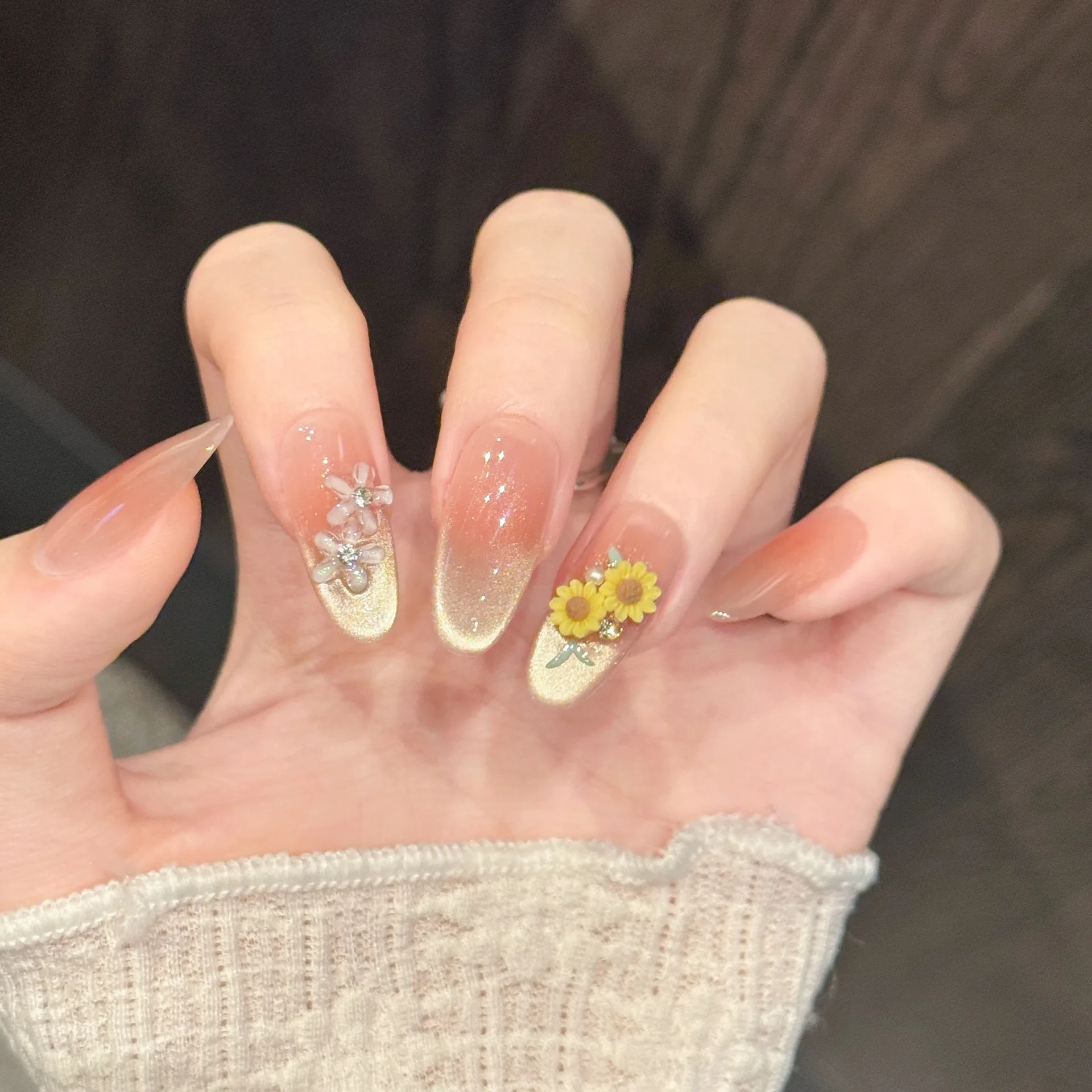 10PCS Oval Handmade Press On Nails, Dopamine Cat's Eye Nail Patch Color Star Sweet Girl, Suitable for Parties and Daily Wear. view 4