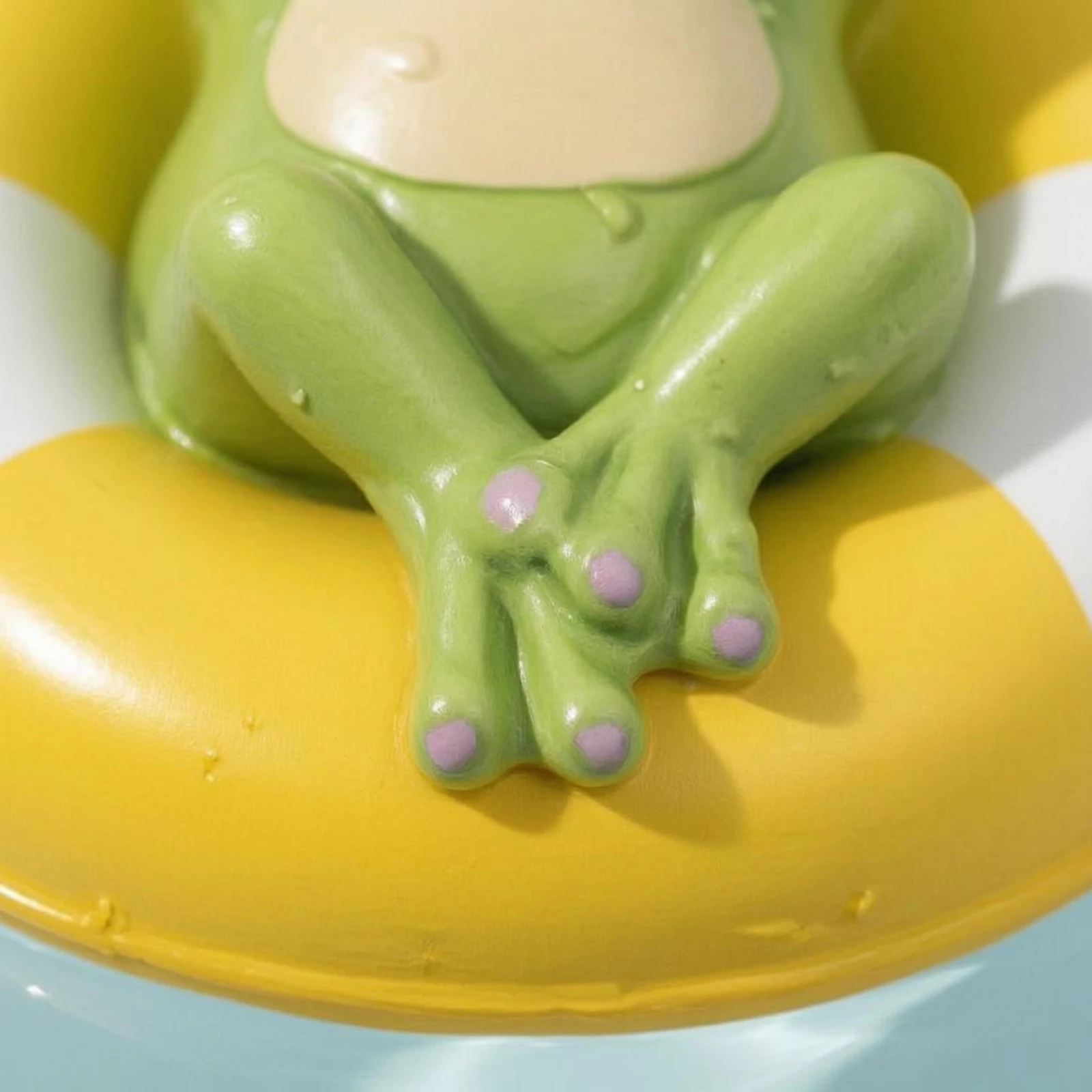 

Floating Frog Ornament Painted Finish Frog Buoyant Ornament Ornament Outdoor Decor Compact for Aquarium