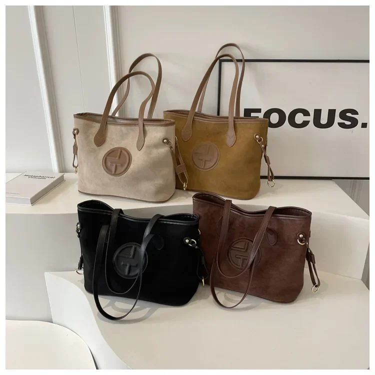 2025 Trendy Matte Retro Tote Bag — Women’s Large-Capacity Textured Shoulder Bag, Versatile for Autumn & Winter Commute