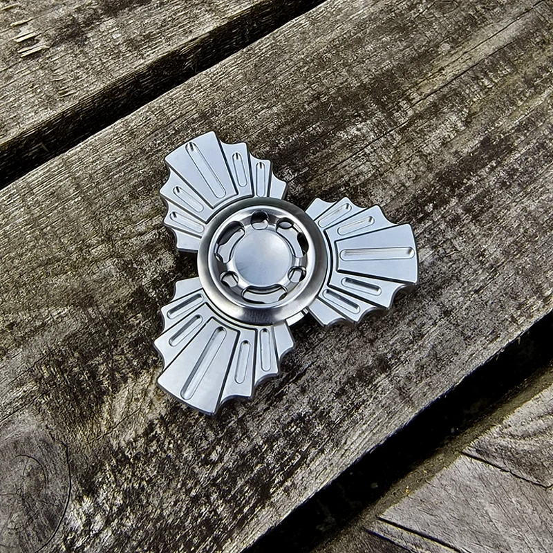 YHEDC Paw ze Stali Nierdzewnej, Trójstronny Obrotowy Mechanizm Szybkiego Ataku ​ ​ Spinner antystresowy, zabawka dekompresyjna na biurko dla dorosłych