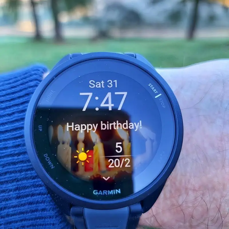 ساعة ذكية Garmin Forerunner 165 للجري ماراثون والسباحة وركوب الدراجات والرياضات الخارجية مع معدل ضربات القلب والأكسجين في الدم ونظام تحديد المواقع العالمي (GPS)