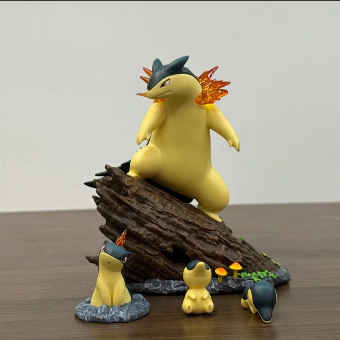 12CM Pokemon Anime Figur Typhlosion Action Figur Sammlung PVC Typhlosion Statue Schreibtisch Dekoration Geburtstag Geschenk Individuelles Spielzeug