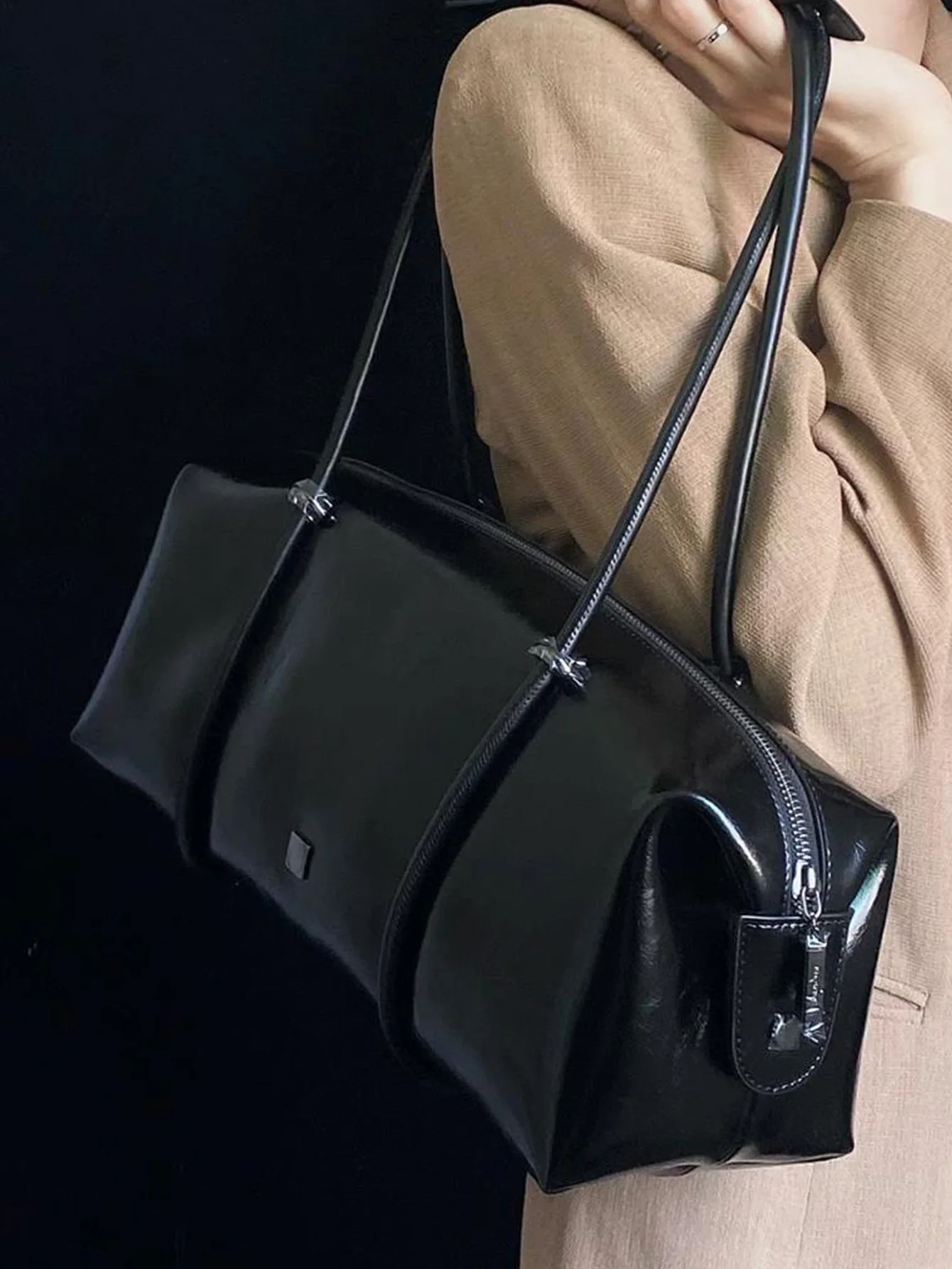 

Сумка-тоут для женщин, большая вместимость, новинка 2025 года, высококачественная нишевая модель, сумка через плечо, большая сумка для фитнеса, сумка для ношения подмышкой