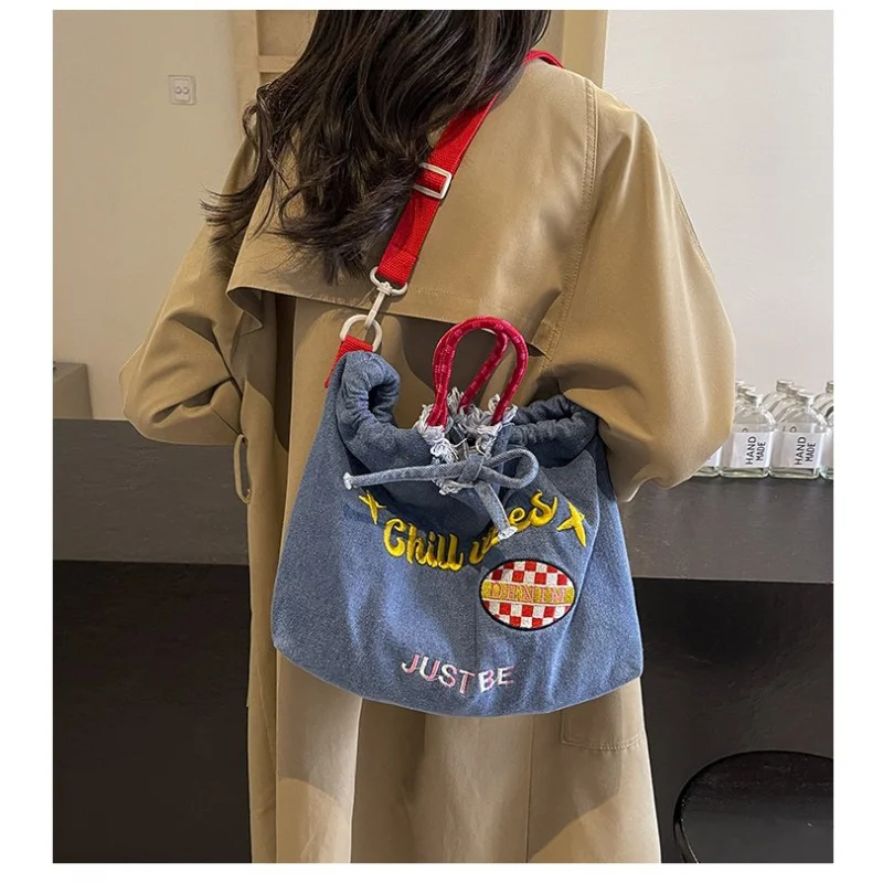 

Ladies Crossbody-Bag Made Of Fine Leather Featuring Trendy High-End Commuter Style​