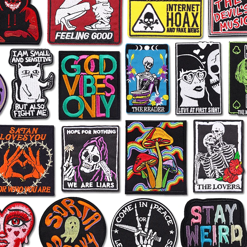 Punk/Stay Weird bestickte Aufnäher für Kleidung, quadratische Form, Aufnäher zum Aufbügeln auf Kleidung, Aufnäher, Aufkleber, Abzeichen