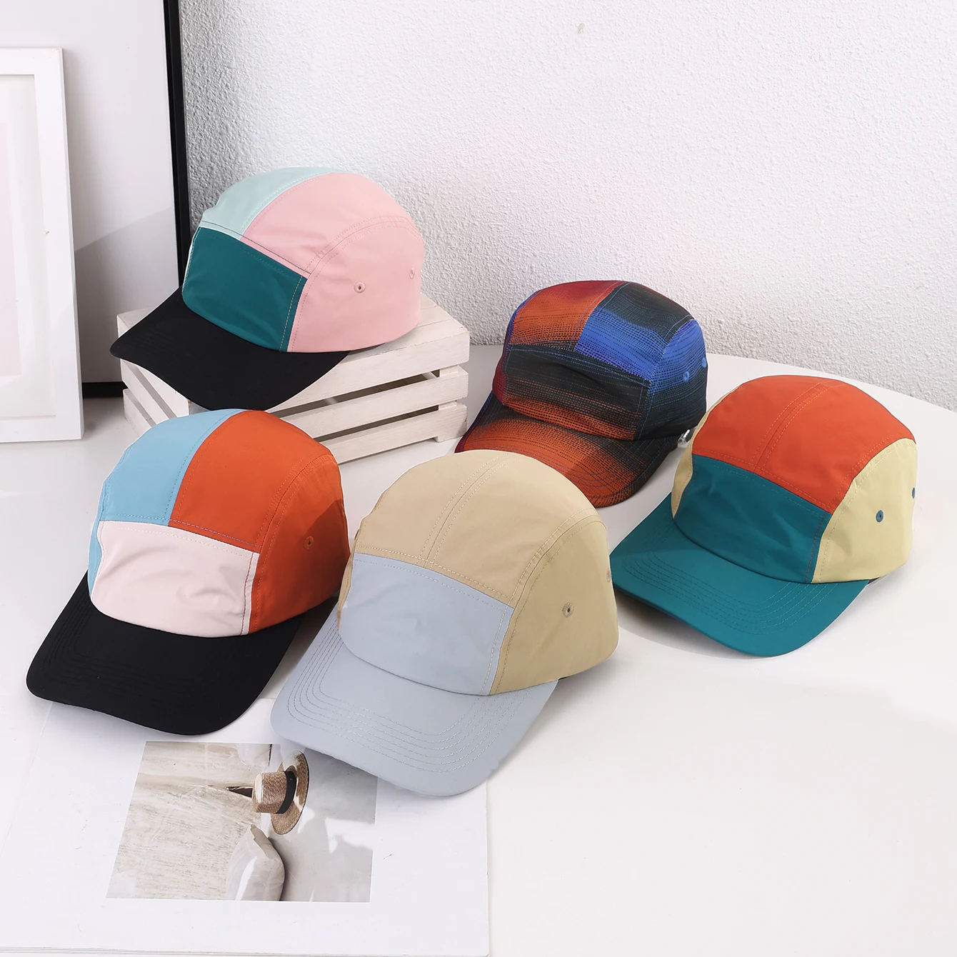 Modischer Farbblock-Design Wasserdichte Baseballkappe Geeignet für Männer und Frauen Freizeit-Sport-Reisehut