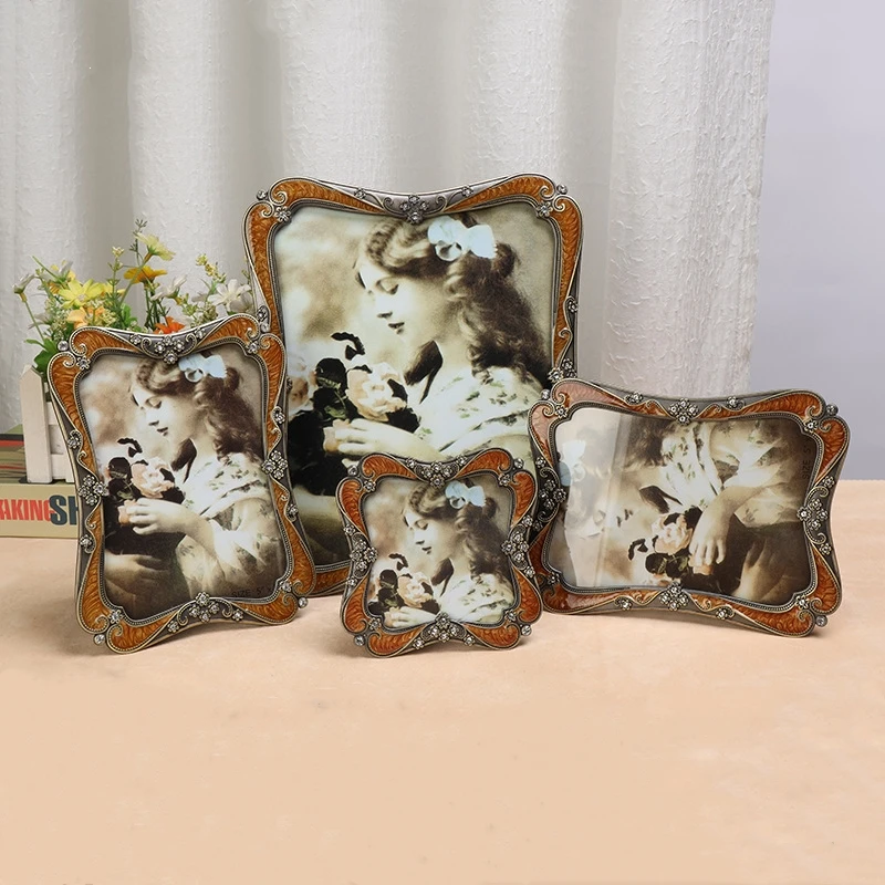 European Creative Nostalgia Metal With Diamond-inlaid  Picture Frame Tabletop Decoration