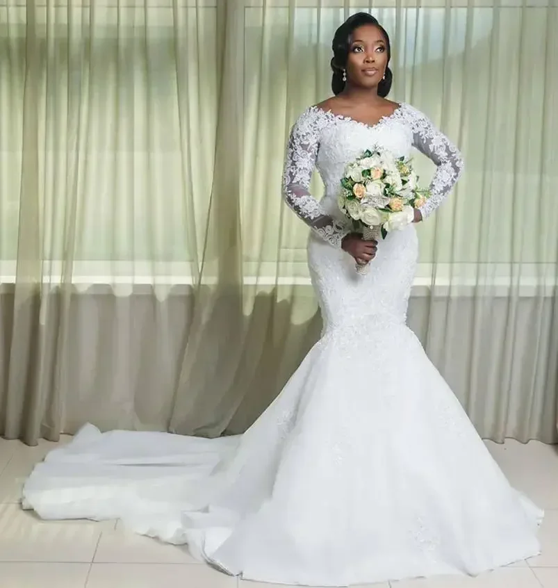 

Customize Plus Size Mermaid Wedding Dresses Bridal Gowns With Detachable Train V Neck Long Sleeve Lace Appliqued Robe De Mariée