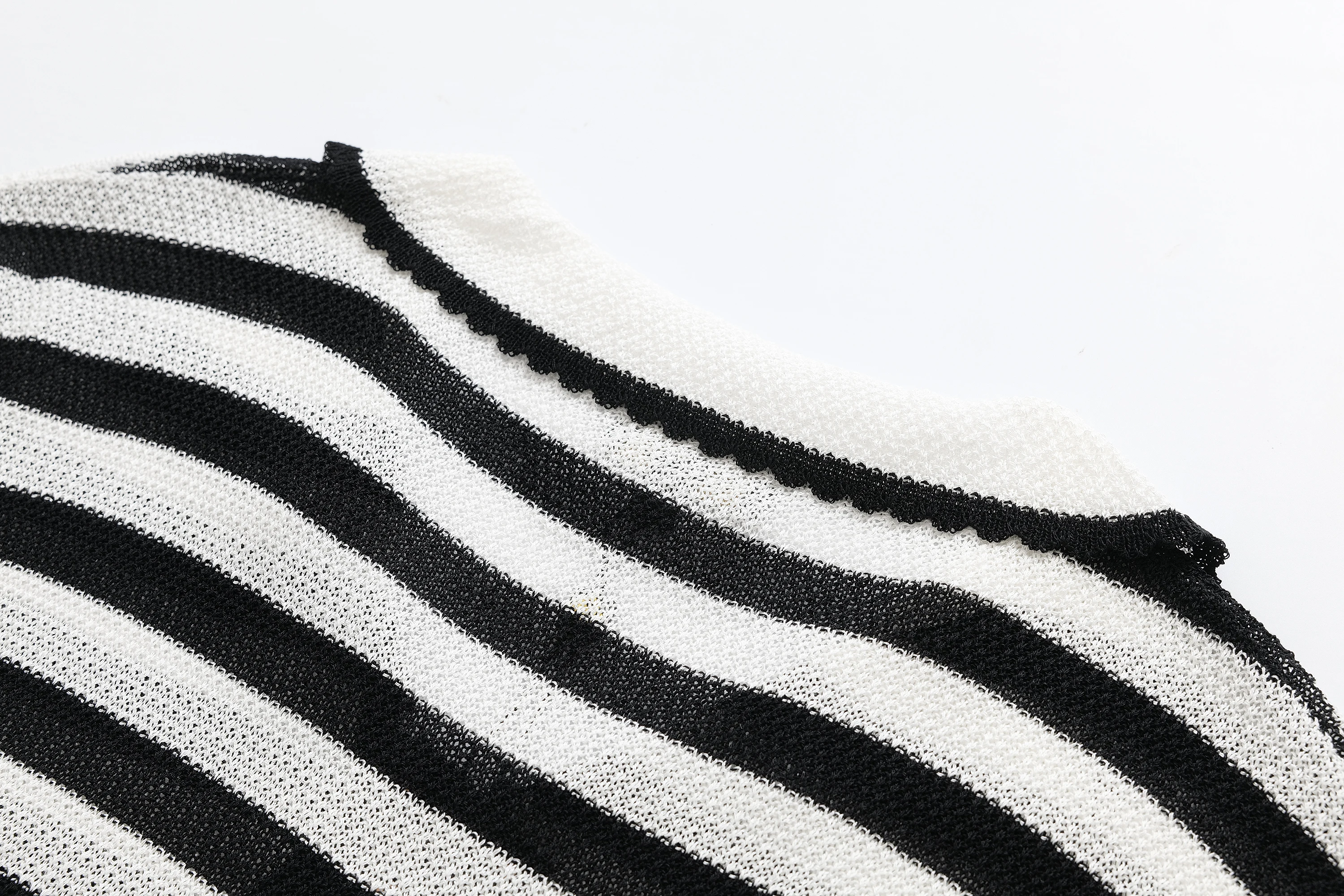 Ethereal MD 2025 massidutti summer new style of Ladies' fashion Chic black and white striped knitted short-sleeved Polo shirt