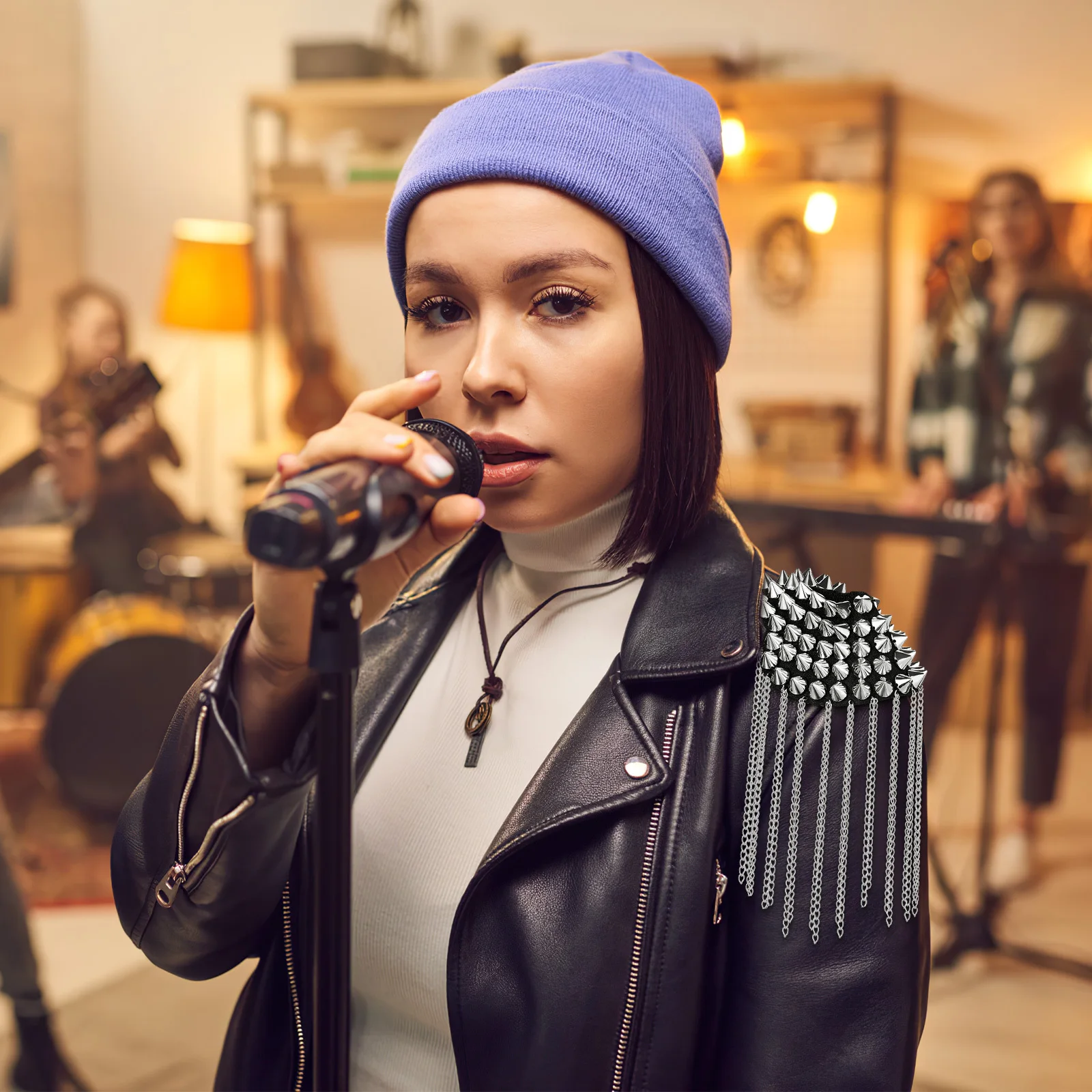 

1Pair Shoulder Epaulet Tassel Fringe Badge Rivet Decorative Shoulder Board for Stage Performance Party Costumes Men Women