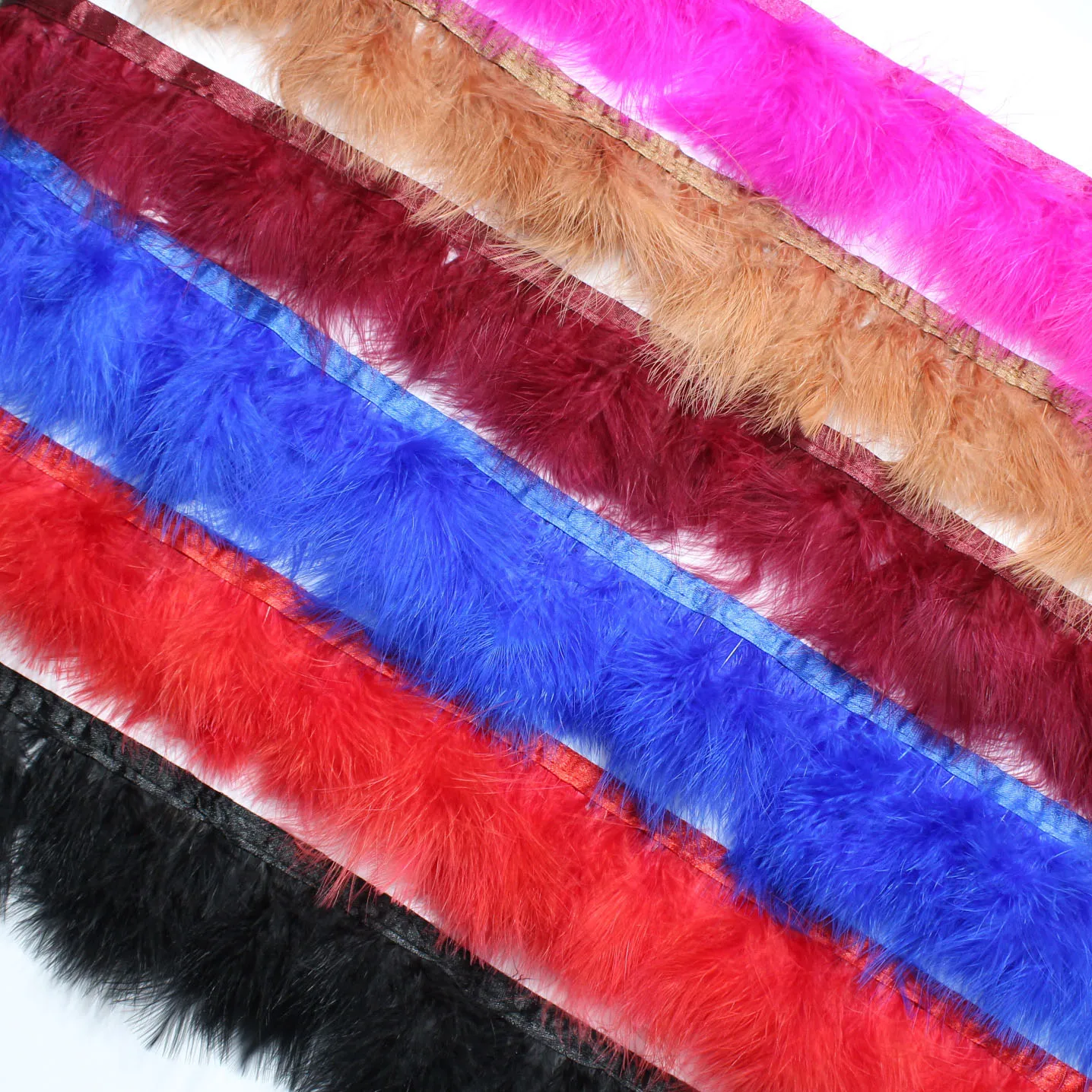 9cm wide, natural turkey feather decoration with feather tassels, used for DIY sewing of clothing and dress decoration.