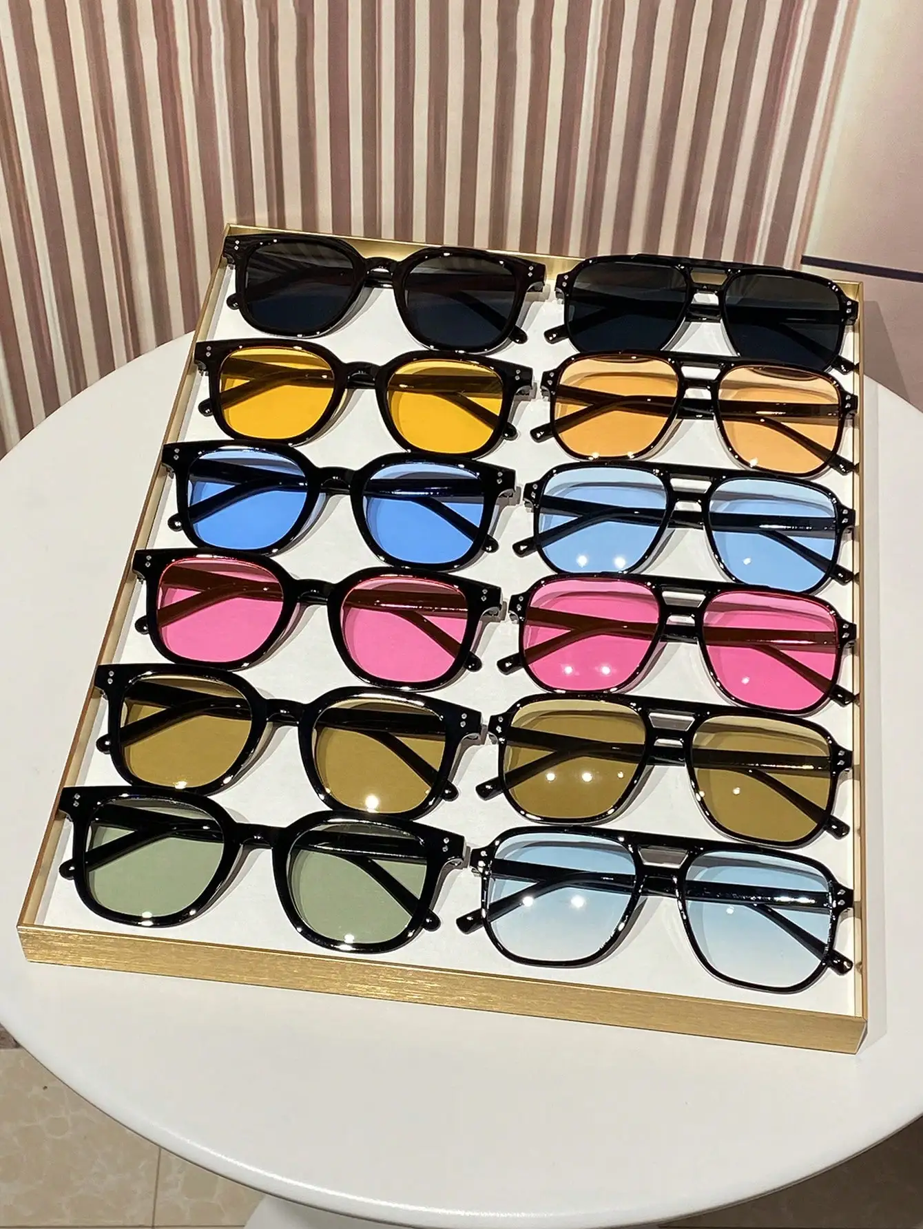 

Набор из 12 модных солнцезащитных очков - пластиковые оправы геометрической формы с цветными линзами для путешествий и пляжа