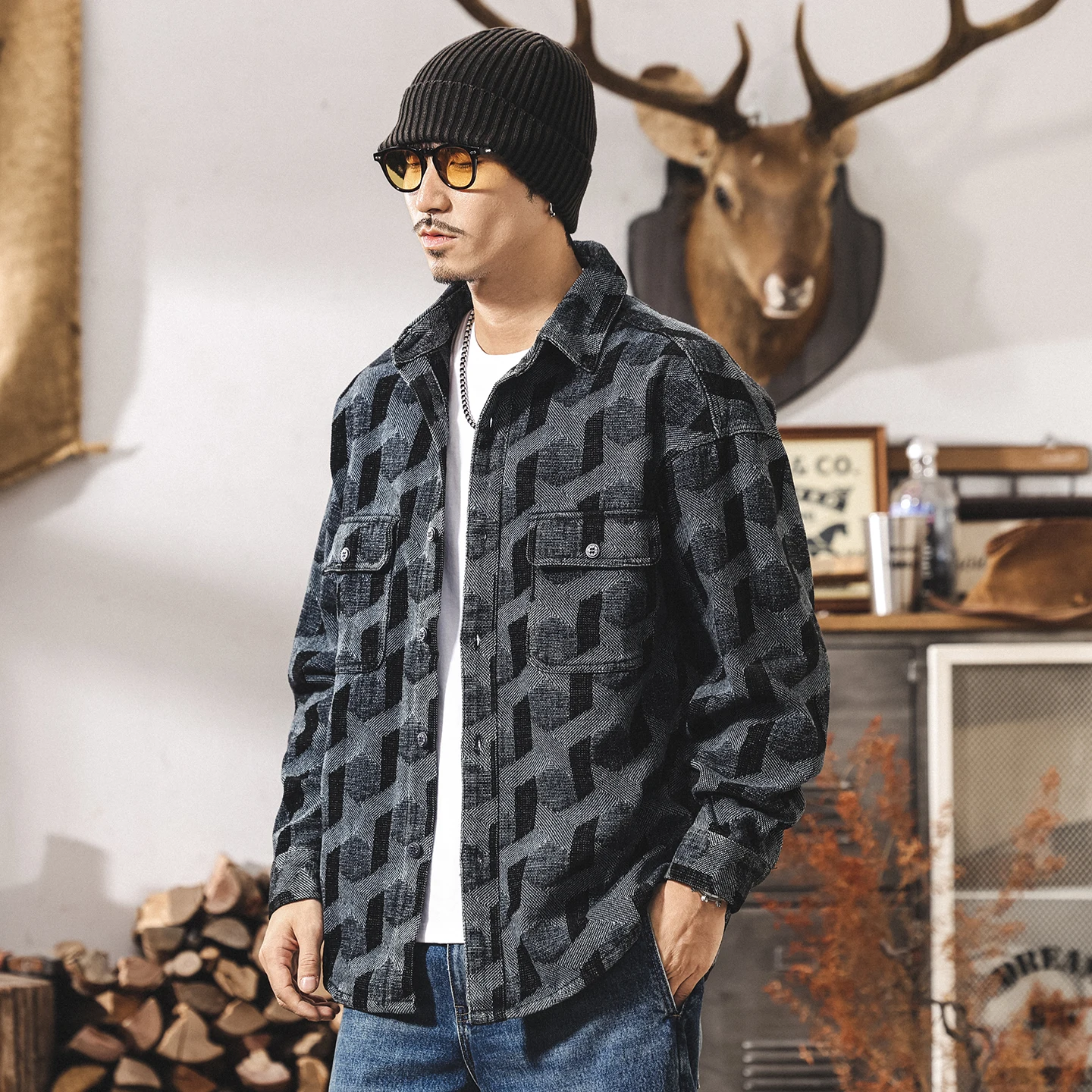A retro heavyweight Chenille workwear shirt for men, a loose spring and autumn new high-end brushed coat