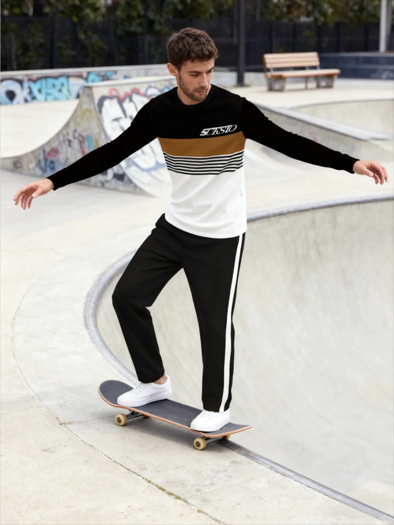 طقم بغطاء للرأس عصري مطبوع رقميًا للرجال مكون من قطعتين