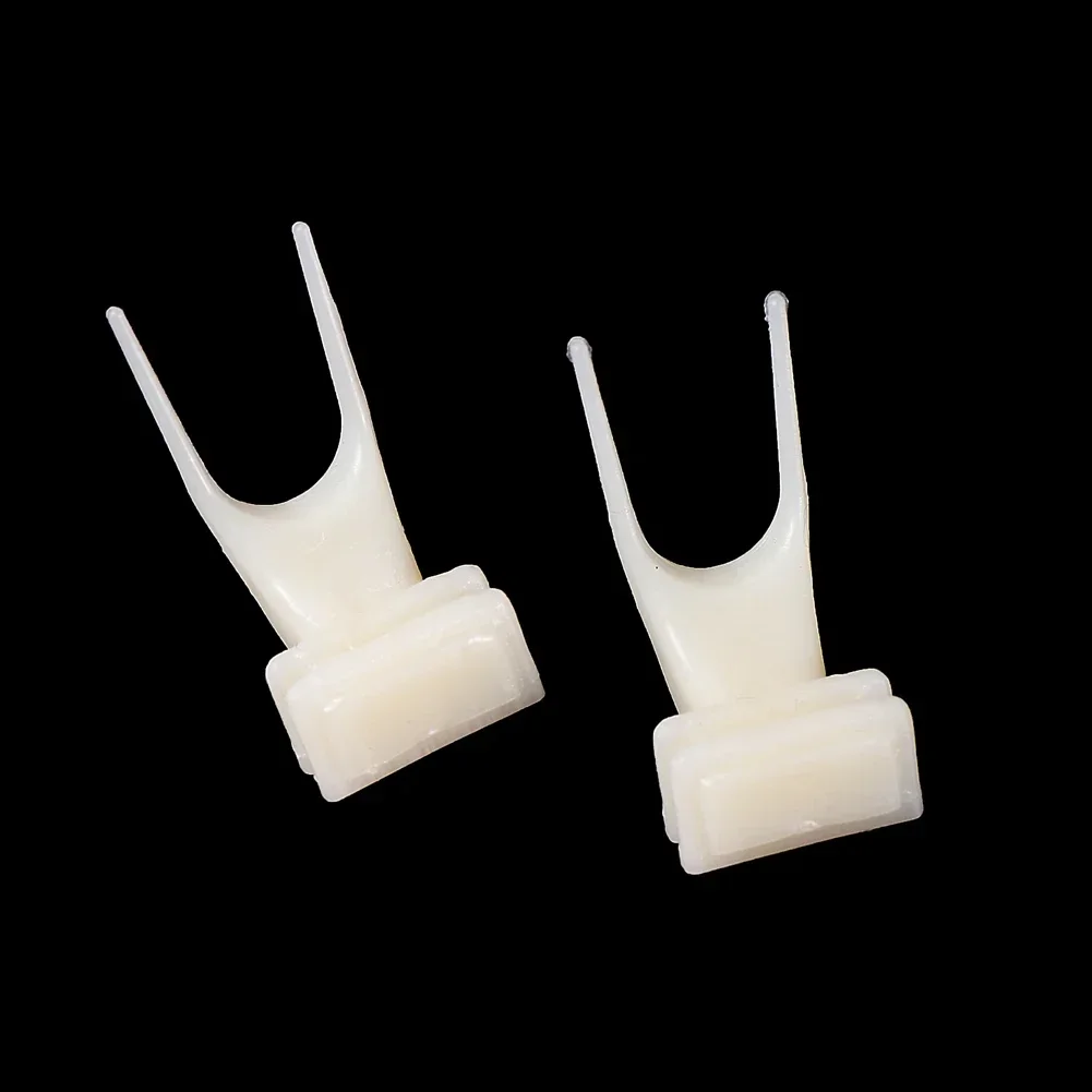 

5 Pcs Bird Cage Fruit Fork Parrot Bird Feeder Pet Bird Plastic Food Holder Fruit Snack Fork Feeding Convenient Hamster Feeder