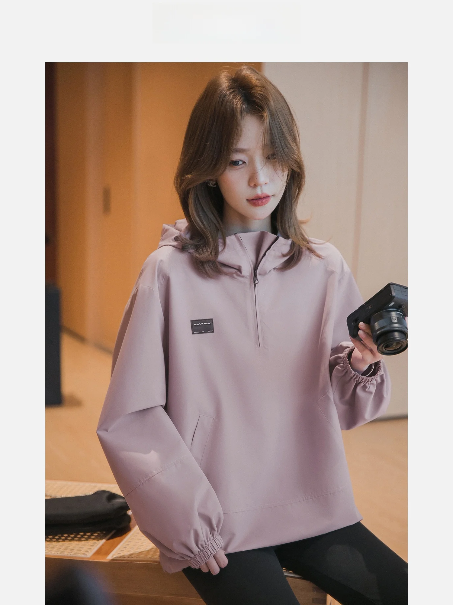 

Весна 2024: Женская свободная куртка с капюшоном на молнии, повседневный стиль, для города, с длинными рукавами, из полиэфирного волокна