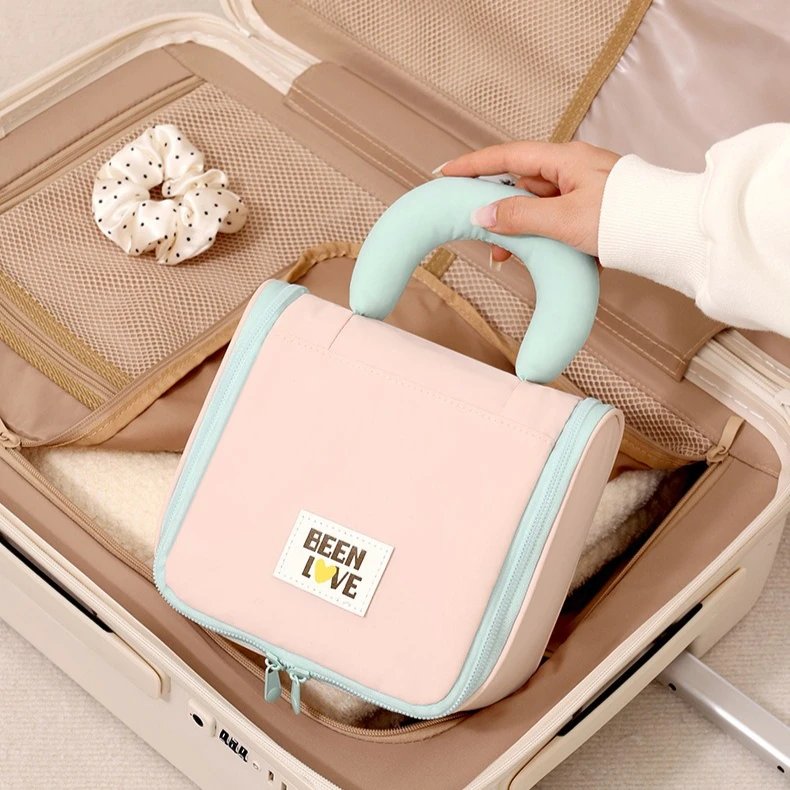 

New Fashion Cosmetic Bag Portable Travel Makeup Bag with Hook High-value Toiletry Bag for Business Trip