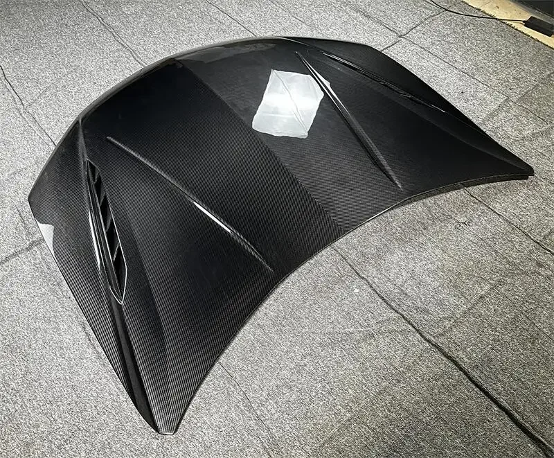 

LANOUT Suitable for Lamborghini Urus modification and upgrade of the new performante dry carbon fiber engine hood