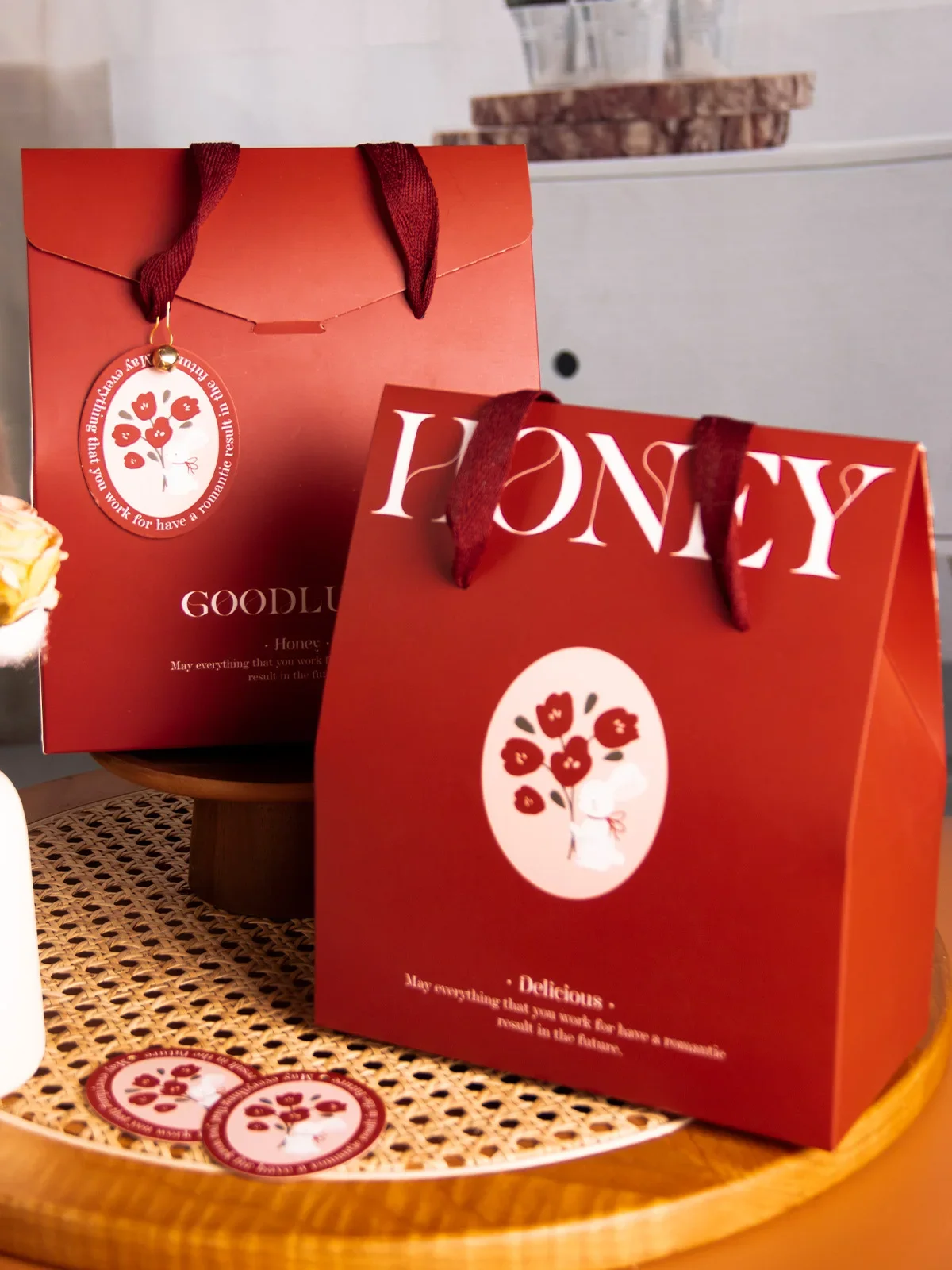 

10 шт./лот, изысканная печать, большая емкость, портативная упаковочная бумажная коробка, праздничный подарок, упаковочная коробка для конфет, размер 19*10*23 см