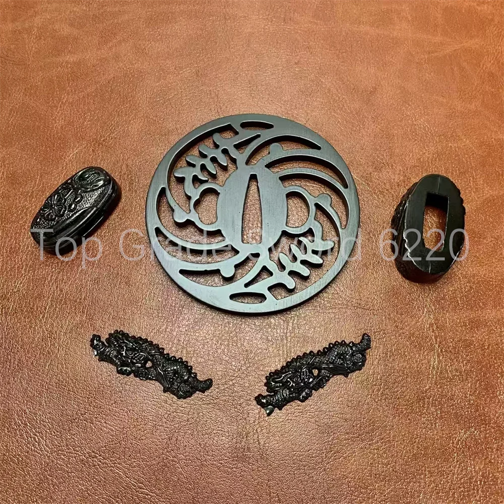 Protector de manos Tsuba de hierro y acero negro muy fresco, aleación Fuchi Kashira Menuki para accesorios de espada samurái Katana Tanto de Japón Real