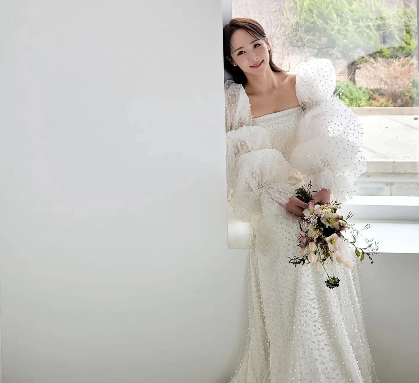 

Square Neck Mermaid Pearls Tulle Bride Dresses Backless Wedding Gowns Satin Korea Photography Puffy Sleeves Corset Bridal Gown