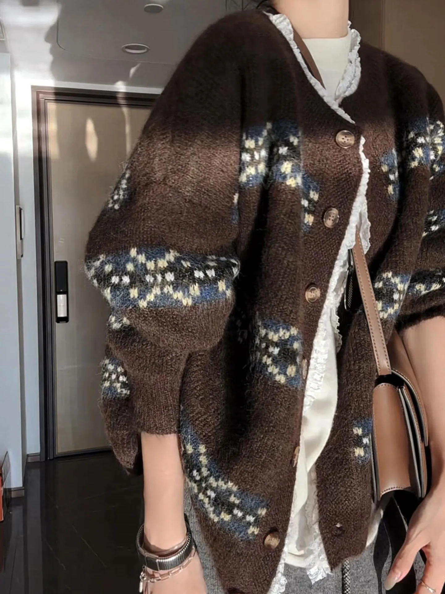 

Свободный вязаный коричневый свитер в стиле ретро, длинный свек, круглая женская верхняя одежда, пальто, модное утягивающее зимнее пальто 2021, корейский Sle