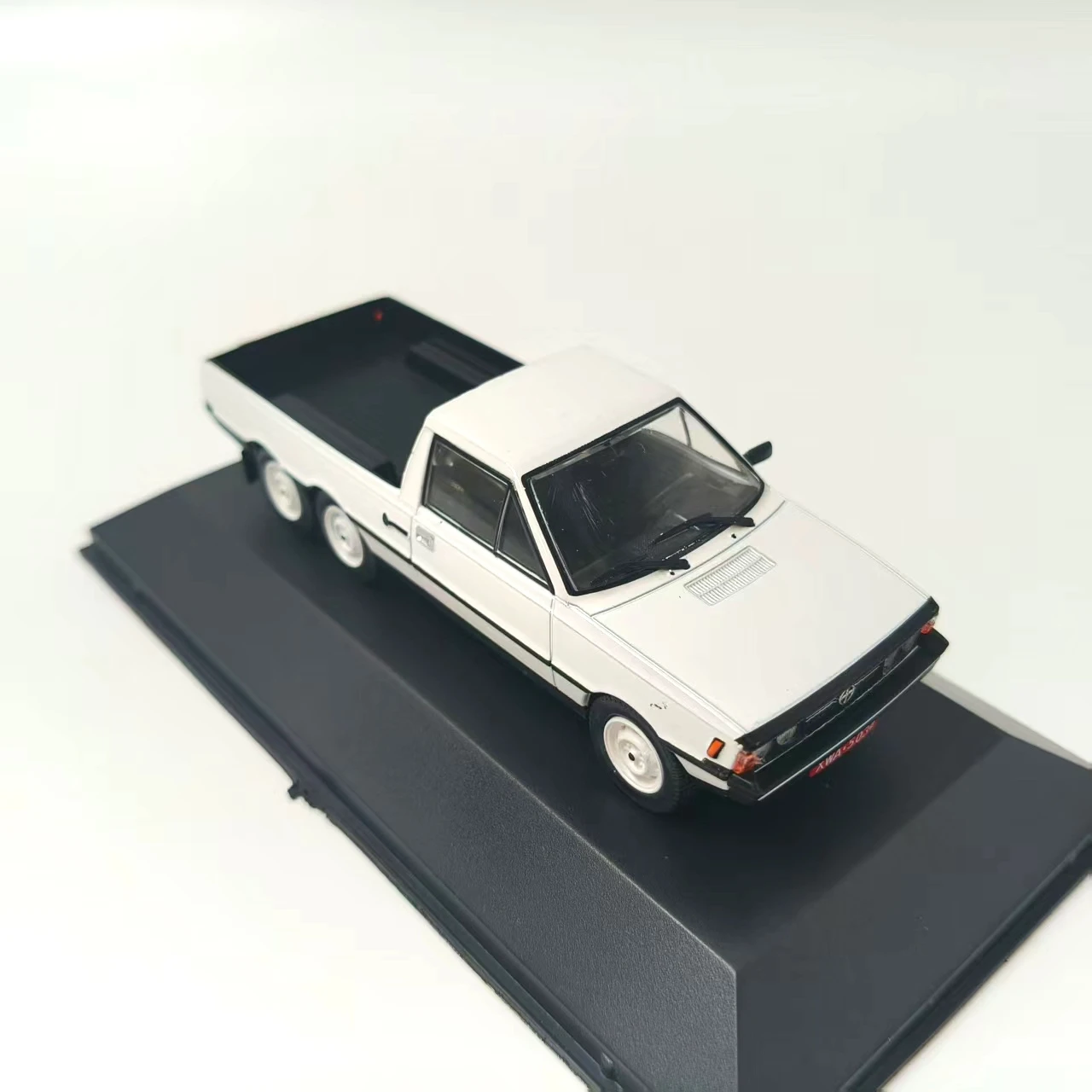 

1:43 FSO POLONEZ PICKUP 3-OSLOWY легкосплавный автомобиль, литье под давлением и игрушечный транспорт, модель автомобиля, миниатюрная масштабная модель автомобиля для детей