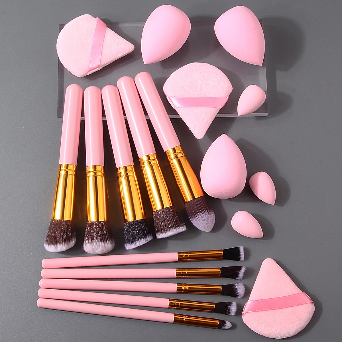 Conjunto de pincéis de maquiagem com cabo de madeira rosa, 10 peças + 9 peças de ovos de beleza antiaderentes em tamanho de pó/ferramentas de beleza triangulares