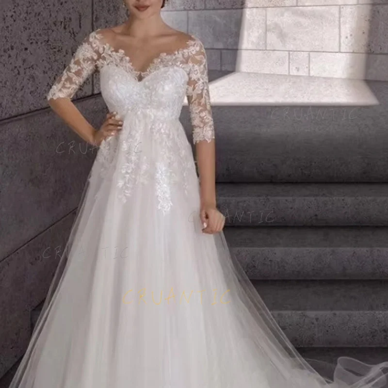 Maternity Wedding Dresses: Elegant Tulle Gown for Pregnant Brides