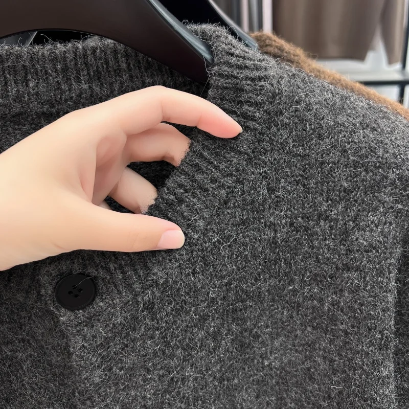 Luxuriöser Herren-Strickpullover in Hochwertiger Qualität, Herbst-Neuheit, Einfarbig, Rundhals, Langarm-Cardigan, Modische Exquisite Herrenbekleidung – Detail 7