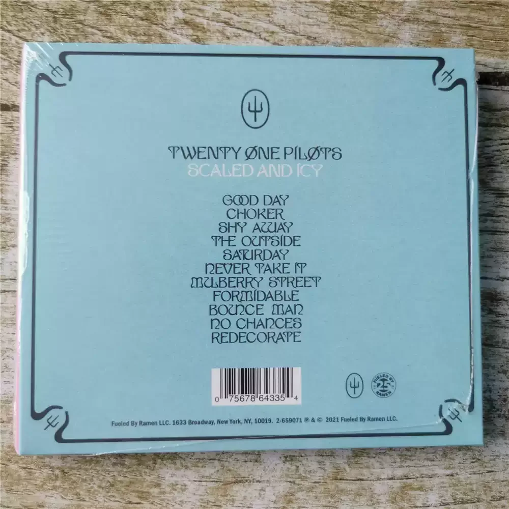 "Scaled and Icy" هو ألبوم الاستوديو السادس لـ Twenty One Pilots، تم إصدارها في 21 مايو، مع ألحان البيانو في قلبها. #3