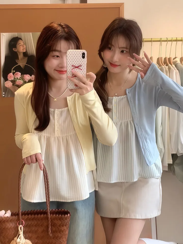 

Комплект из двух предметов: тонкий кардиган с полосатым узором и прямые брюки с высокой талией для женщин, летний, с длинным рукавом, для ношения под одеждой.