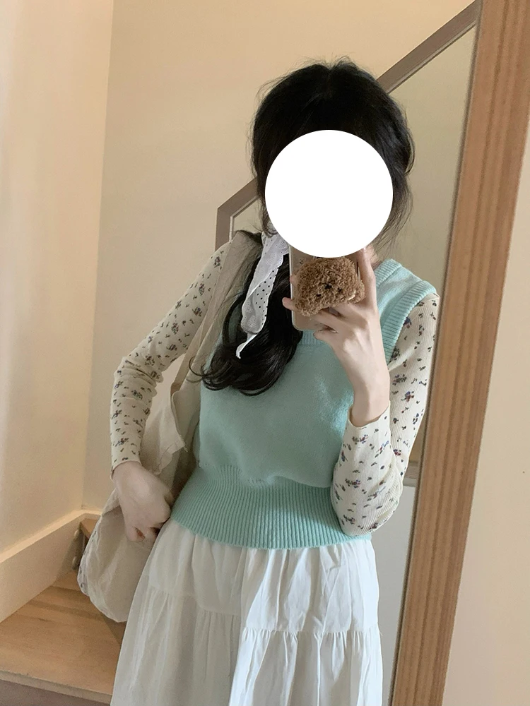 Vintage Casual Knitted Top Women Summer New Neck Sleeveless Slim Classic Vest Korean Fashion Basic Solid Buttons Cardigans