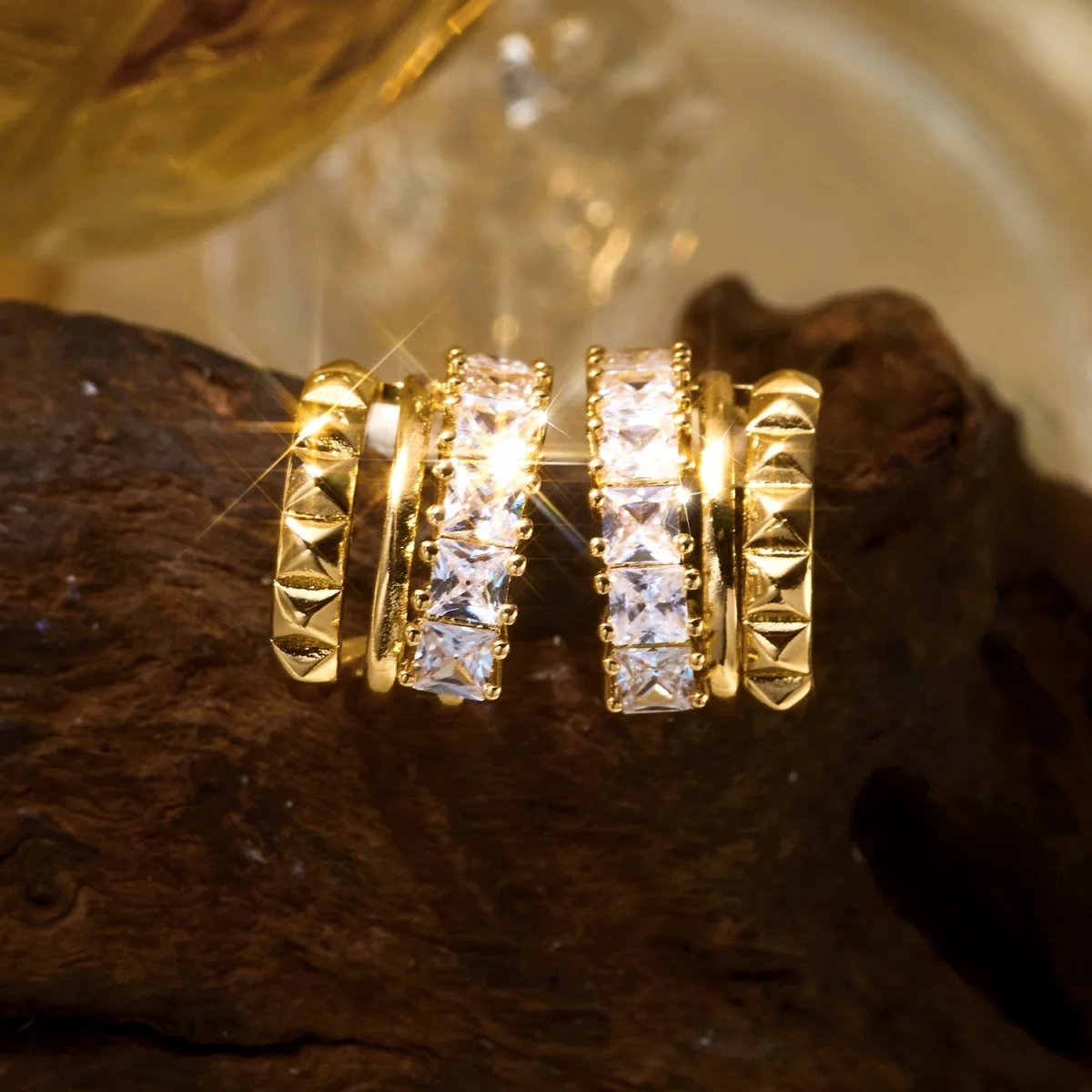 Glänzende mehrschichtige C-förmige Ohrstecker mit eingelegtem CZ-Zirkon für Damen und Herren, minimalistische, exquisite geometrische Ohrringe, vielseitiger Schmuck – Detail 14