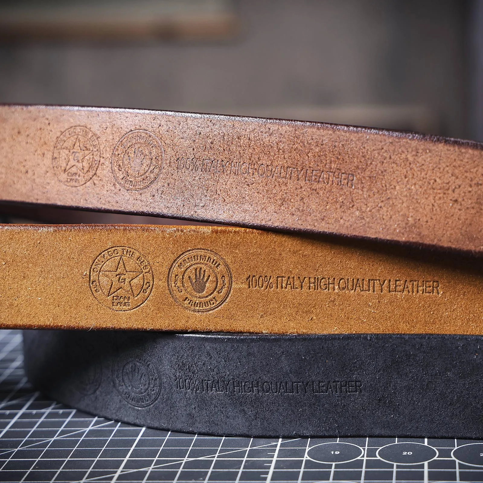 Vintage Echtleder-Herrengürtel mit Massiver Messingschnalle, Lässiger Dornschließen-Gürtel mit Geschenkbox, Verstärktes Italienisches Rindsleder – Detail 11