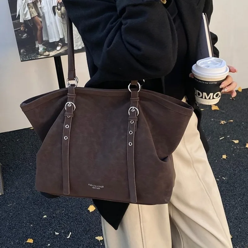 

Stylish Sleek Diaper Bag Crossbody Baby Care Business Event Exquisite Glamorous Versatile Elegant Fashionable 2025 New