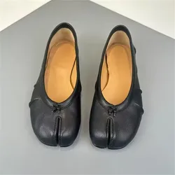 2024 nuove ballerine da donna a pieghe scarpe Tabi mocassini slip-on casual da donna espadrillas in pelle con punta divisa Zapatillas Mujer