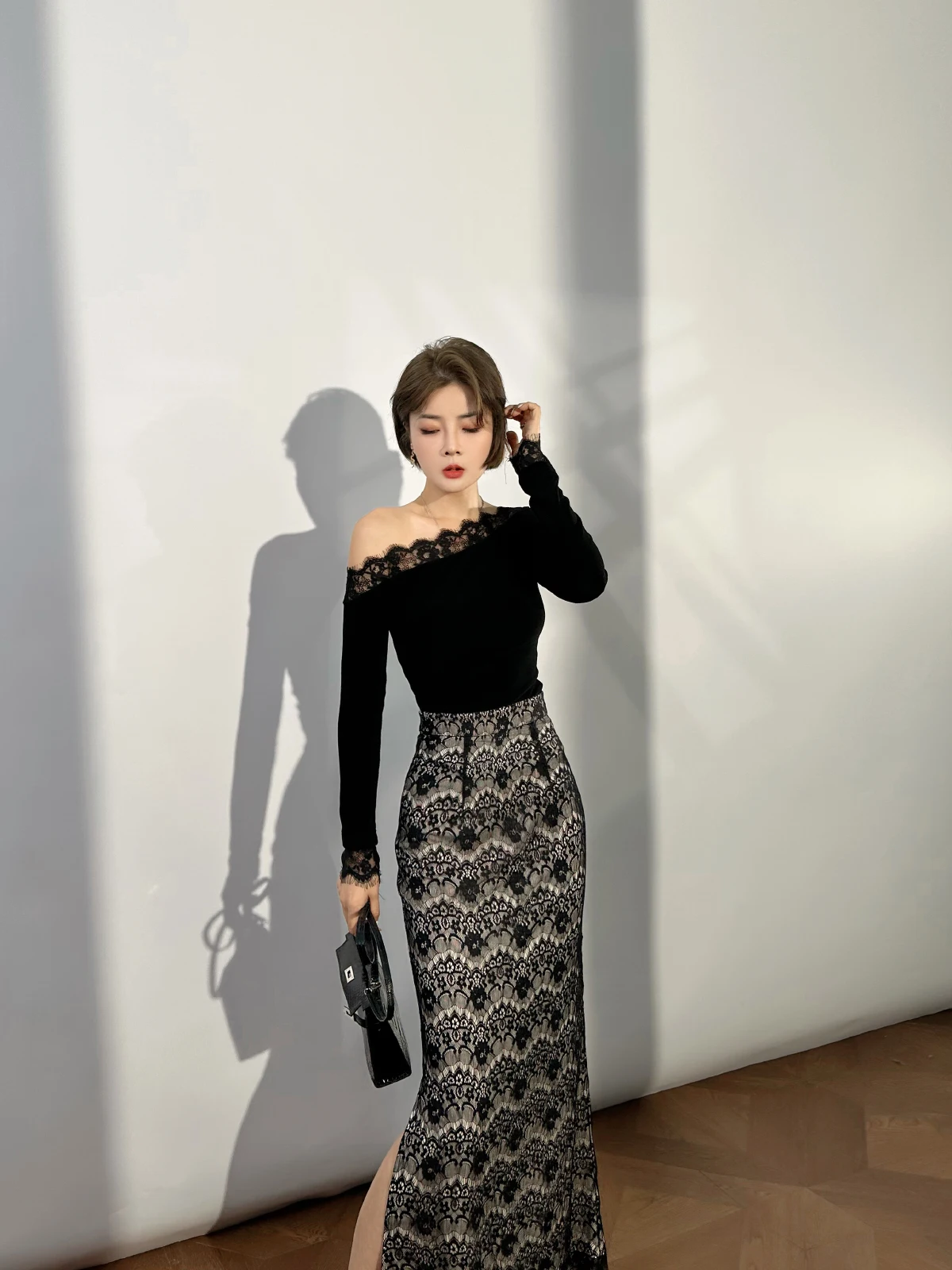 

XULU Original High-End Particle Sensation Breathable Linen Lace Patchwork Slope Shoulder Long Sleeve Waist-Cinching Top